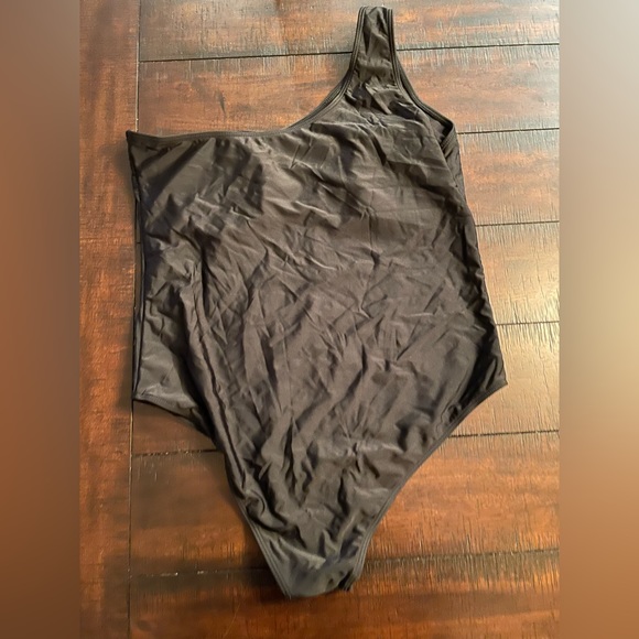 Women’s Size 14 (1x) Black One Shoulder One Piece Swimsuit NWOT - Picture 3 of 6